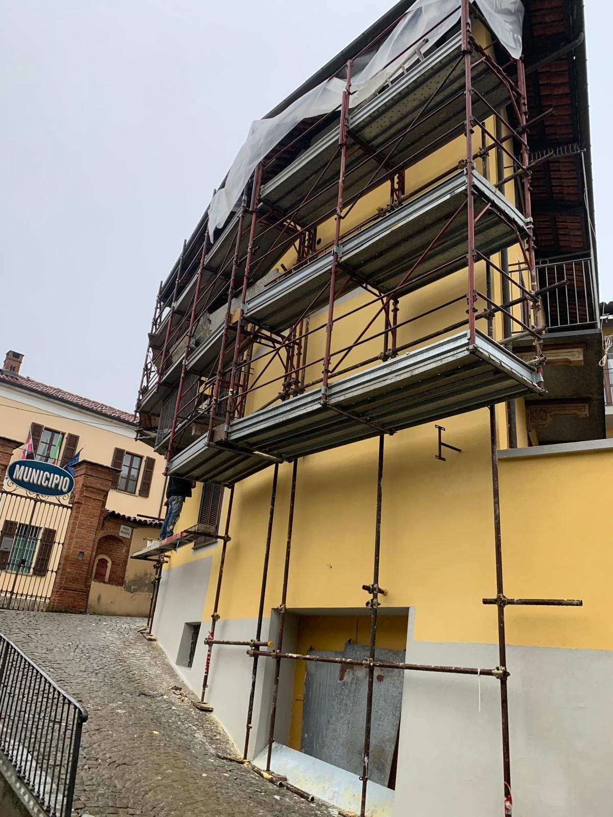 Parapetti di sicurezza e ponteggio esterno – Novi Ponteggi (AL)