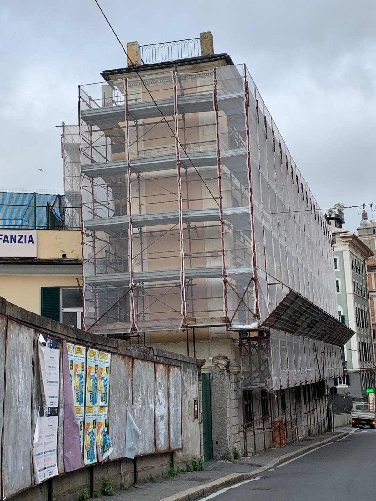 Impalcatura per ristrutturazione edilizia – Novi Ponteggi